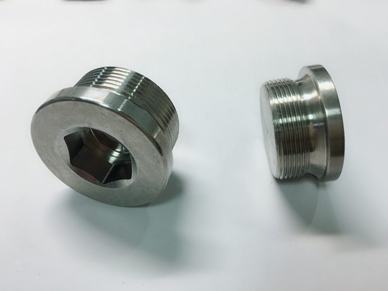 specialtillverkade rostbult i rostfritt stål med ss nyckelring